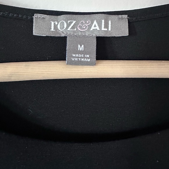 Roz & Ali Black and Gray Patterned Short Sleeve Top - Picture 3 of 4